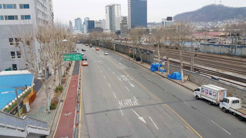 단지 인근에 위치한 한강대로 입니다