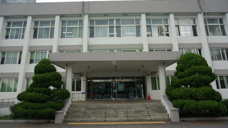 단지 주변에 위치한 용산세무서입니다