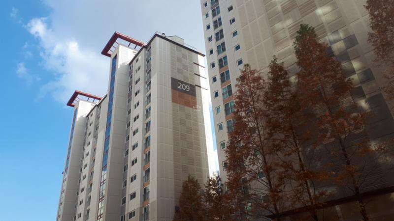 지석마을진흥더루벤스2단지 아파트 단지 전경 모습이에요