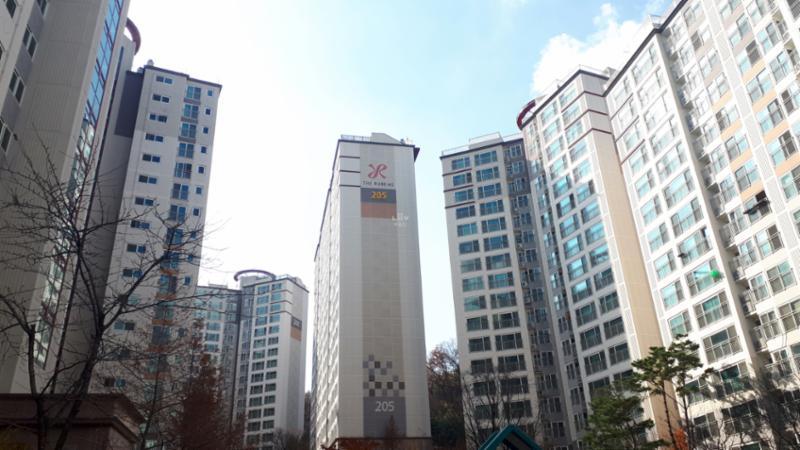 단지만의 특별한 외관 디자인으로 품격 있고 고급스러움이 느껴지는 단지 모습이에요