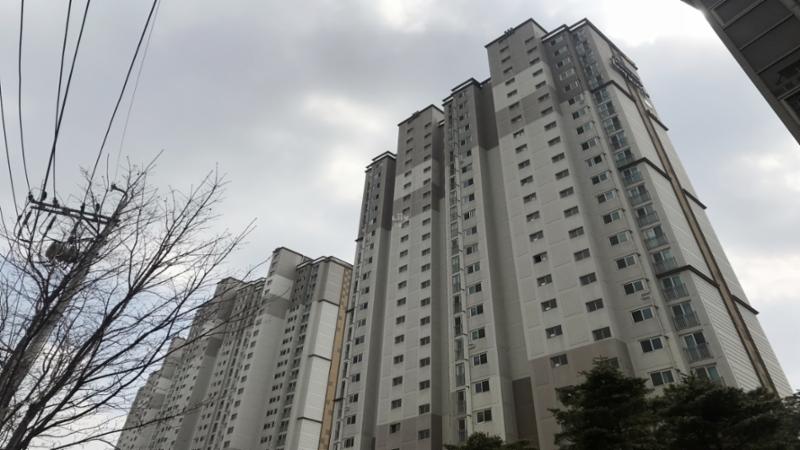 고급스러운 디자인과 차별화된 분위기로 단지의 품격을 한층 더 높여주는 공덕브라운스톤의 단지전경 모습이에요