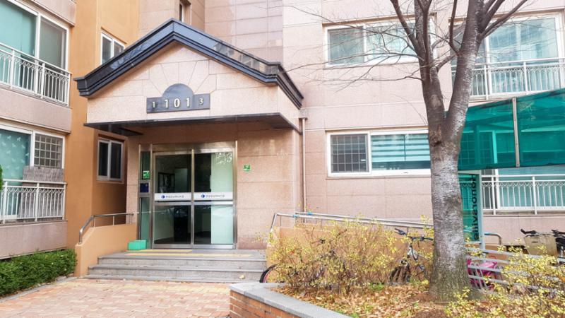 밤섬경남아너스빌 1층 공용현관이에요
