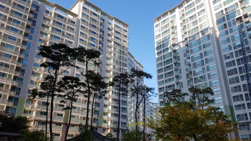 단지 내 곳곳에 조경시설이 풍요롭게 갖춰져 있어 단지 내에서도 쾌적한 주거 생활을 누릴 수 있어요