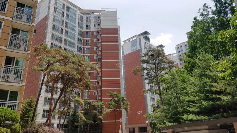 총 527세대, 10개 동으로 구성되어 있는 정릉e-편한세상2차 단지전경이에요