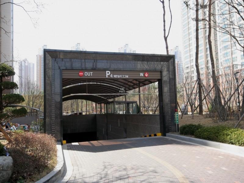 지하주차장입구