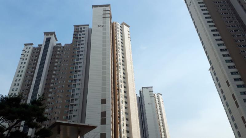 깔끔한 디자인과 외관이 돋보이는 광명두산위브트레지움이에요
