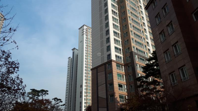 단지 주변으로 철산공원이 인접해 있어 쾌적한 자연환경을 누릴 수 있어요