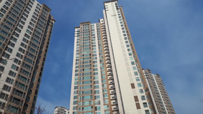동 간 거리가 넓어 입주민들의 프라이버시 및 채광과 환기가 우수해요