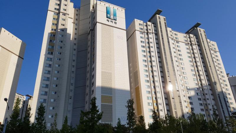 단지만의 특별한 외관 디자인으로 품격있고 고급스러움이 느껴지는 단지 모습이에요