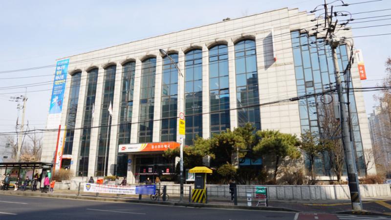 단지 주변에는 생활편의시설중 우체국이 가까이에 위치해 있어 멀리 나가지 않고도 우체국 업무를 쉽게 이용할 수 있습니다