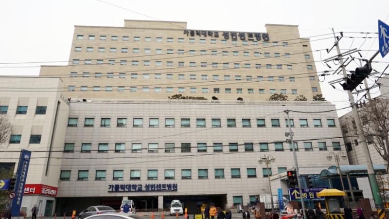 단지 주변에 위치한 가톨릭대학교성빈센트병원 입니다