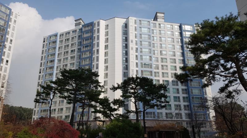 흥덕마을11단지경남아너스빌 단지 전경 모습이에요