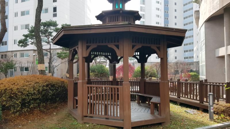 단지 내에서 즐겁고 여유로운 시간을 보낼 수 있는 쉼터 공간이에요