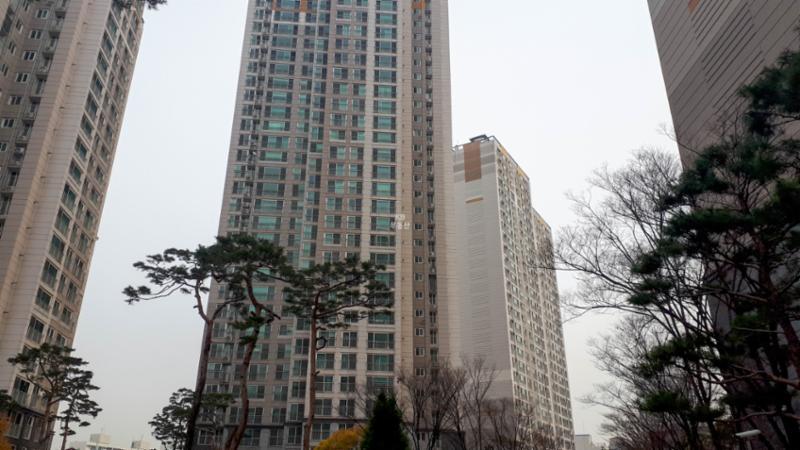 철산푸르지오하늘채 아파트 전경이에요