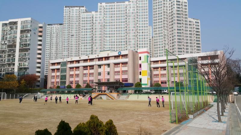 광명시 가림로22 에 위치한 하안북중학교 입니다