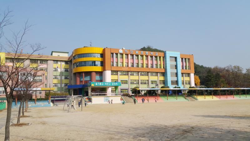 단지 주변으로 하안북초등학교가 있습니다