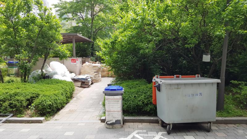 입주민들의 생활 편의를 위하여 재활용 분리수거장을 야외에 별도로 설치하여 편의를 높였으며, 단지를 깨끗하게 관리할 수 있어요