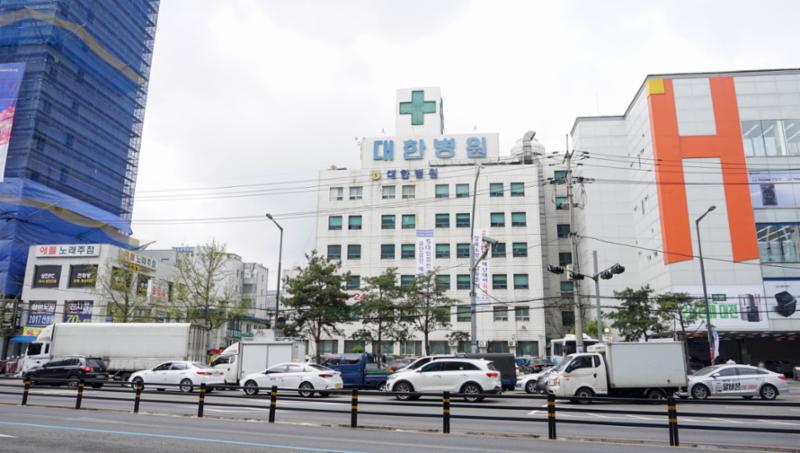 단지 근방에 있는 의료시설로써 응급상황 발생시에도 신속하게 조치를 받을수 있어서 편리하게 이용이 가능할 것 같습니다