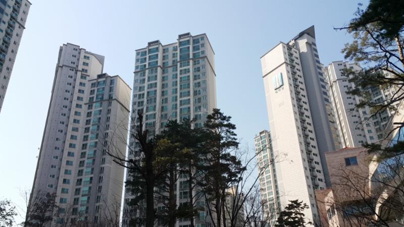 길음뉴타운9단지래미안 총 주차대수는 1,344대이며 세대당 주차대수는 1