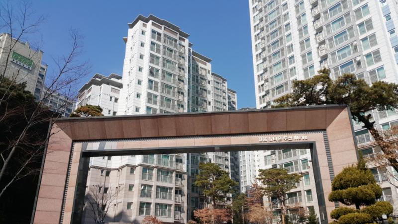 길음뉴타운7단지두산위브 단지정문이에요