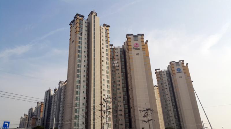 단지만의 특별한 외관 디자인으로 품격 있고 고급스러움이 느껴지는 단지 모습이에요