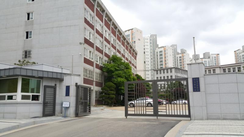 단지 인근에 위치한 한성중학교, 고등학교 입니다