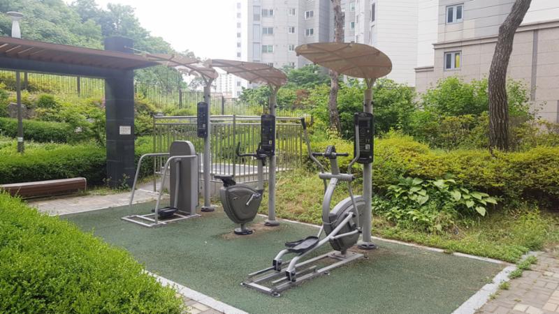 단지 내에 위치한 주민운동시설이에요