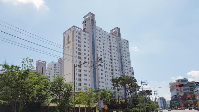 단지 바로 앞에 북서울꿈의숲이 인접해 있어 풍부한 녹지환경을 누릴 수 있는 단지에요