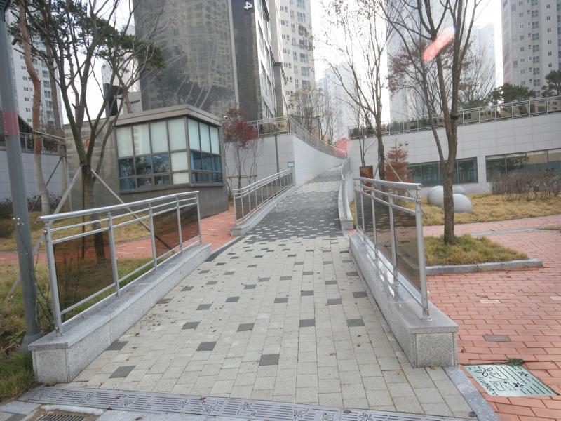 부출입구