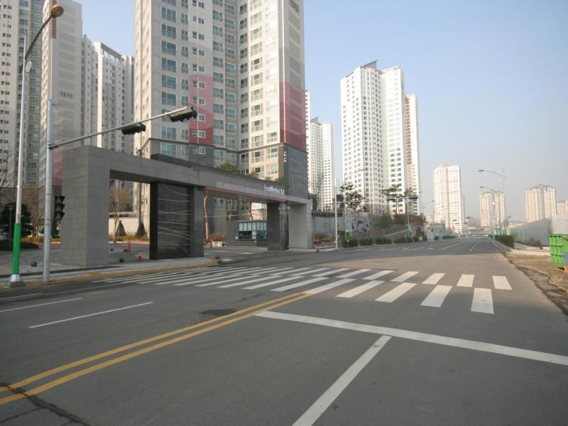 정문앞도로