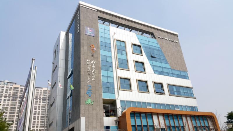 단지 주변에 식사동주민센터가 위치하고 있어 주민들의 민원을 보다 신속하고 편안하게 처리해 줄 수있는 공공기관으로 편리하게 이용이 가능합니다