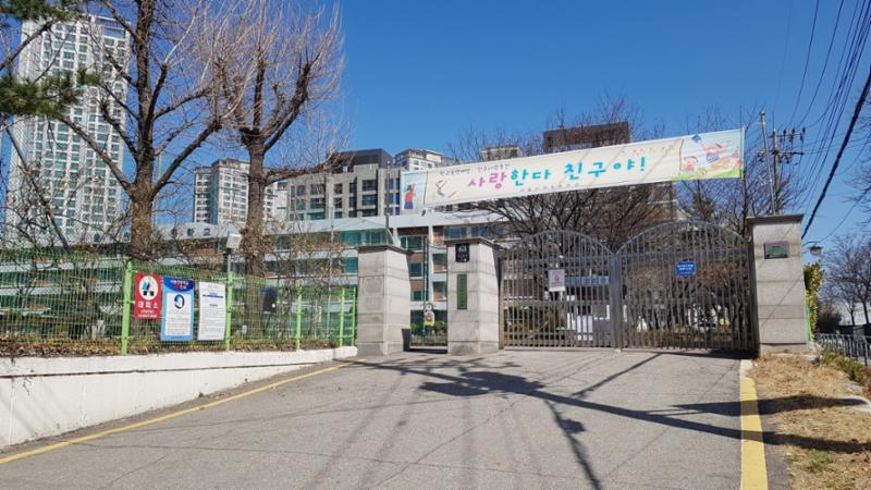단지에서 배정되는 서원초등학교 입니다