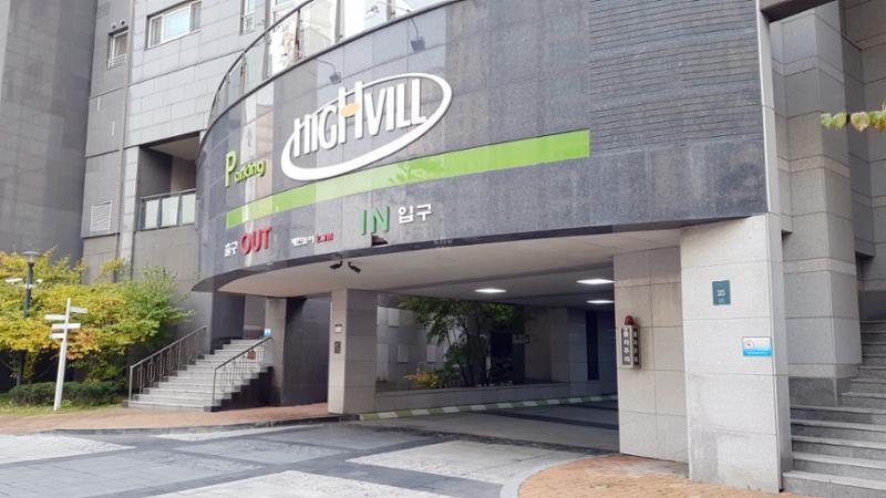 바로 진입할 수 있는 지하 주차장 출입구에요