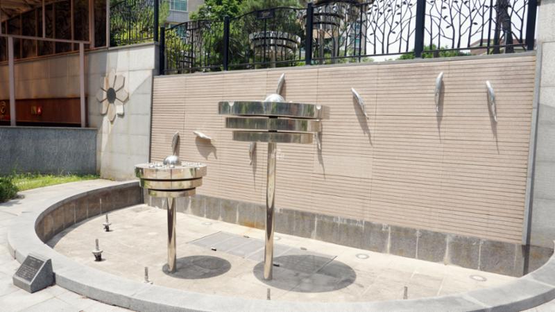분수대가 설치되어 있는 단지 내 조경이에요