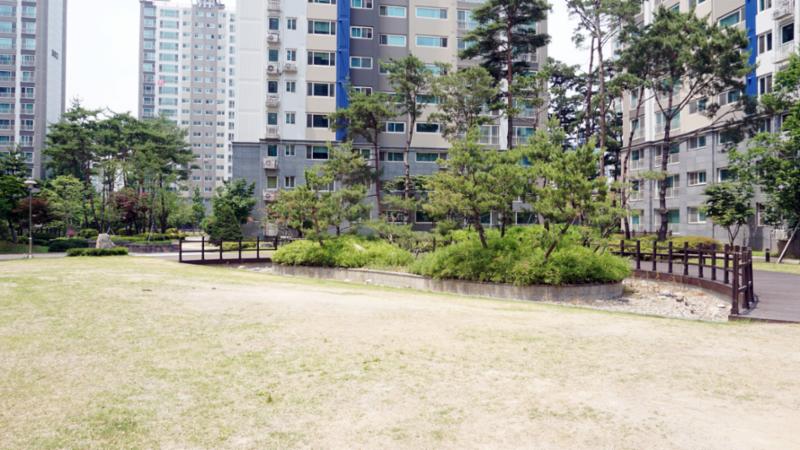 단지 내 공원이에요