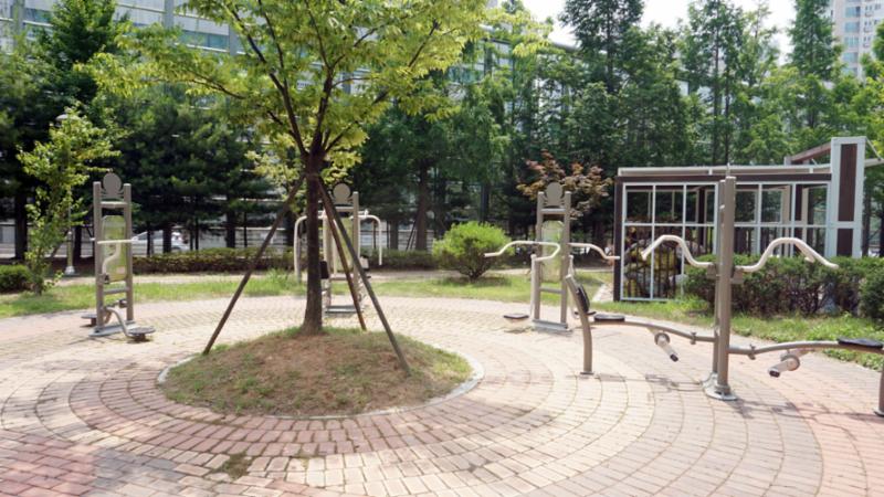 단지 내에 위치한 주민운동시설이에요