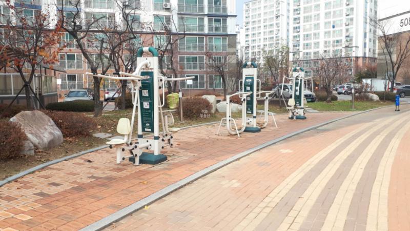 단지 내에 위치한 주민운동시설이에요