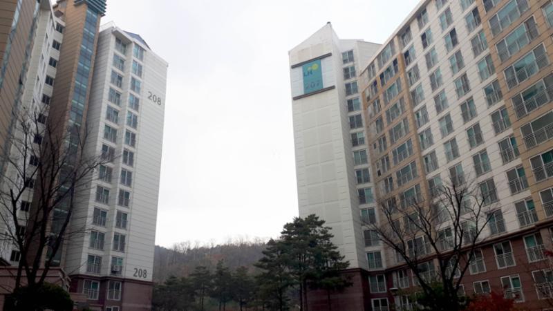 고급스러운 디자인과 차별화된 분위기로 단지의 품격을 한층 더 높이는 휴먼시아2단지 아파트 단지전경 모습이에요