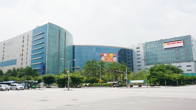 단지 주변에 위치한 가든파이브입니다