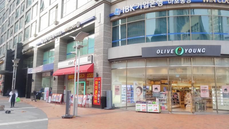 단지 내 상가가 배치되어 있고 다양한 업종의 상가들이 입점해 입주민들이 멀리 가지 않아도 편리하게 이용할 수 있도록 신경 쓴 모습이에요