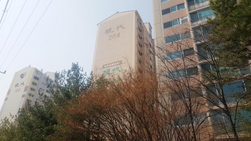 방배현대홈타운2차 아파트의 단지전경이에요