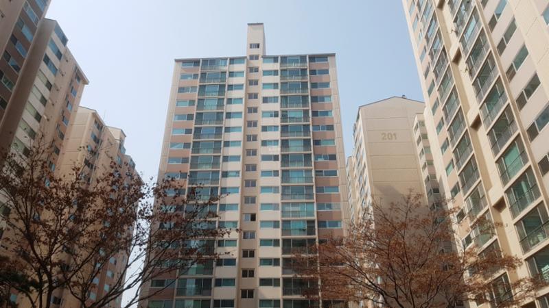 방배현대홈타운2차 아파트의 단지전경이에요