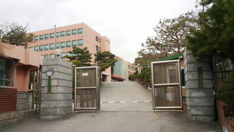 도보 거리에 있는 경문 고등학교 입니다