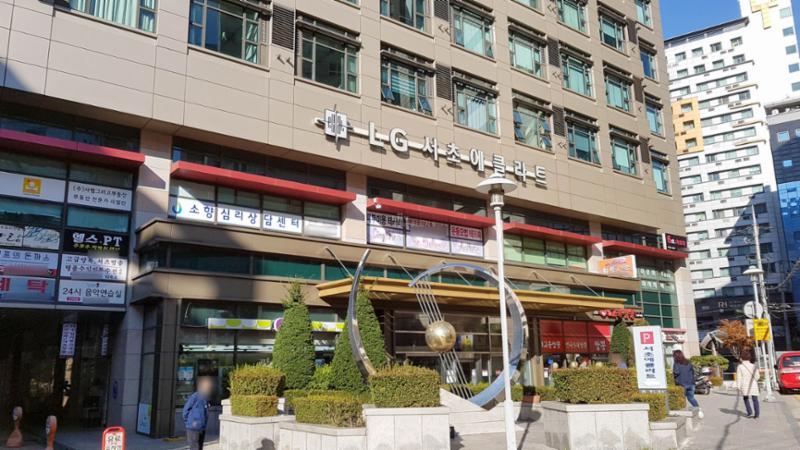 단지 주변에는 상가가 배치되어 있고 다양한 업종의 상가들이 입점해 입주민들이 멀리 가지 않아도 편리하게 이용할 수 있도록 신경 쓴 모습이에요