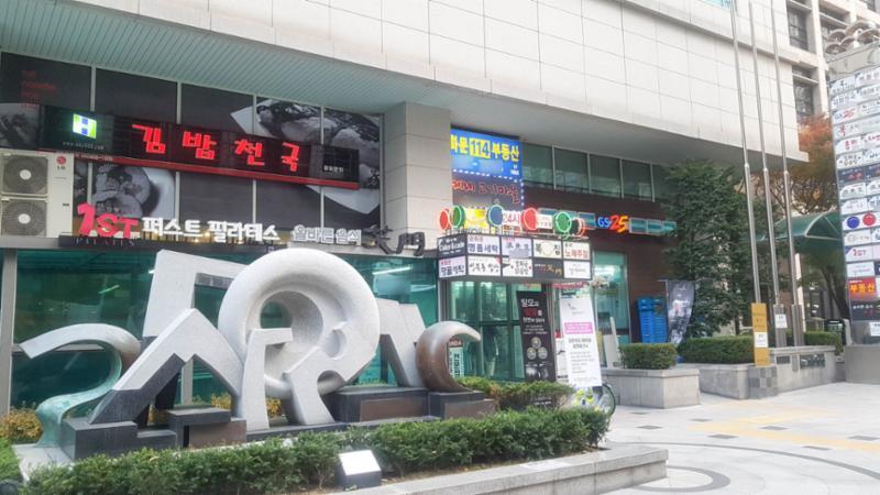단지 내 상가 모습입니다