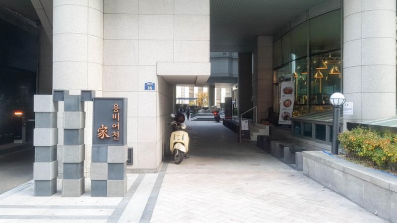 단지 주출입구 모습입니다