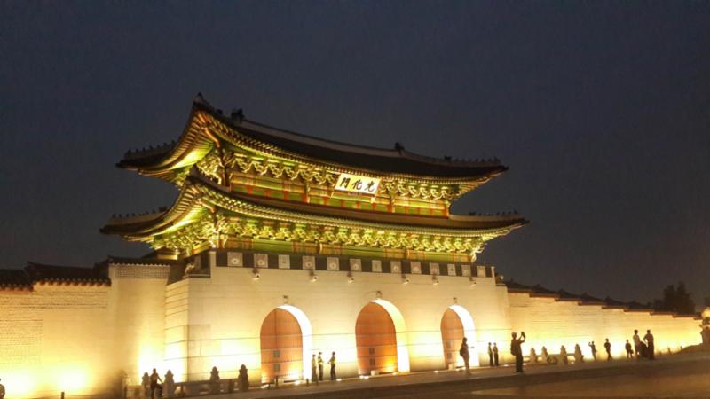 광화문의 야경입니다