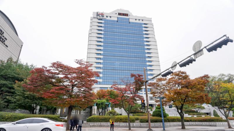 단지 주변으로 KT분당본사가 인접해 있어 직주근접 환경의 단지입니다