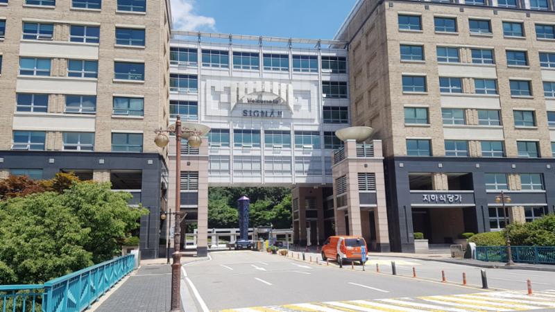 단지의 이미지와 가치를 가치를 드높여 주는 멋스러운 정문이에요