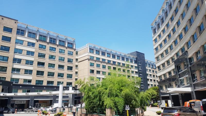 세련된 디자인이 돋보이는 단지 외형이에요
